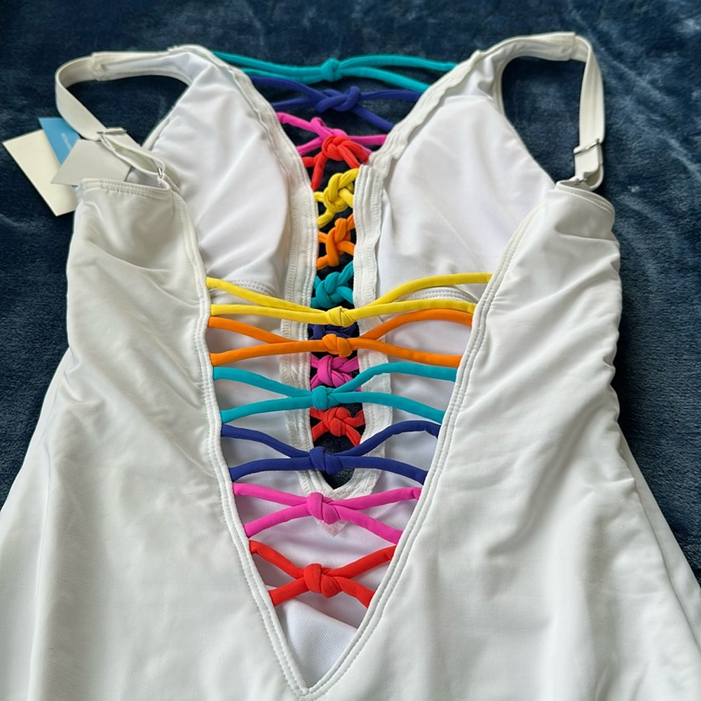 White Bleu Rod Beattie one piece with color tie accents - Picture 4 of 11